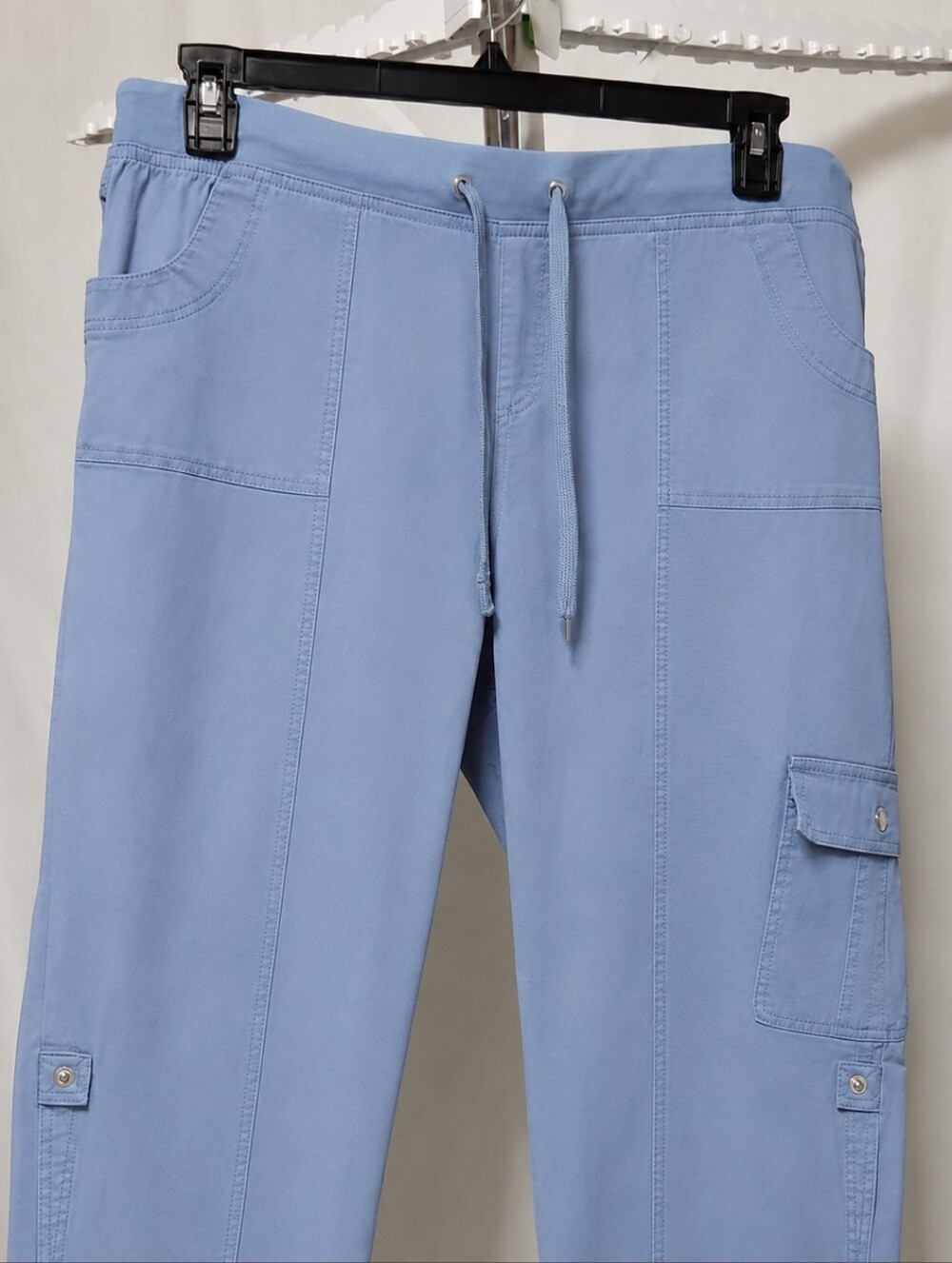 Fresh light blue ribbed waistband capri cargo pants